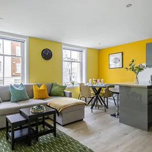 Central-few Steps From Beach Apartment Brighton
