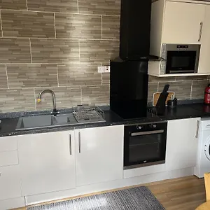 Adanhouse-stockland Spacious 5 Bedroom House Sleeps 12 Private Garden Holiday home