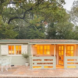 Family Friendly Sunny Log Chalet Wimborne Minster